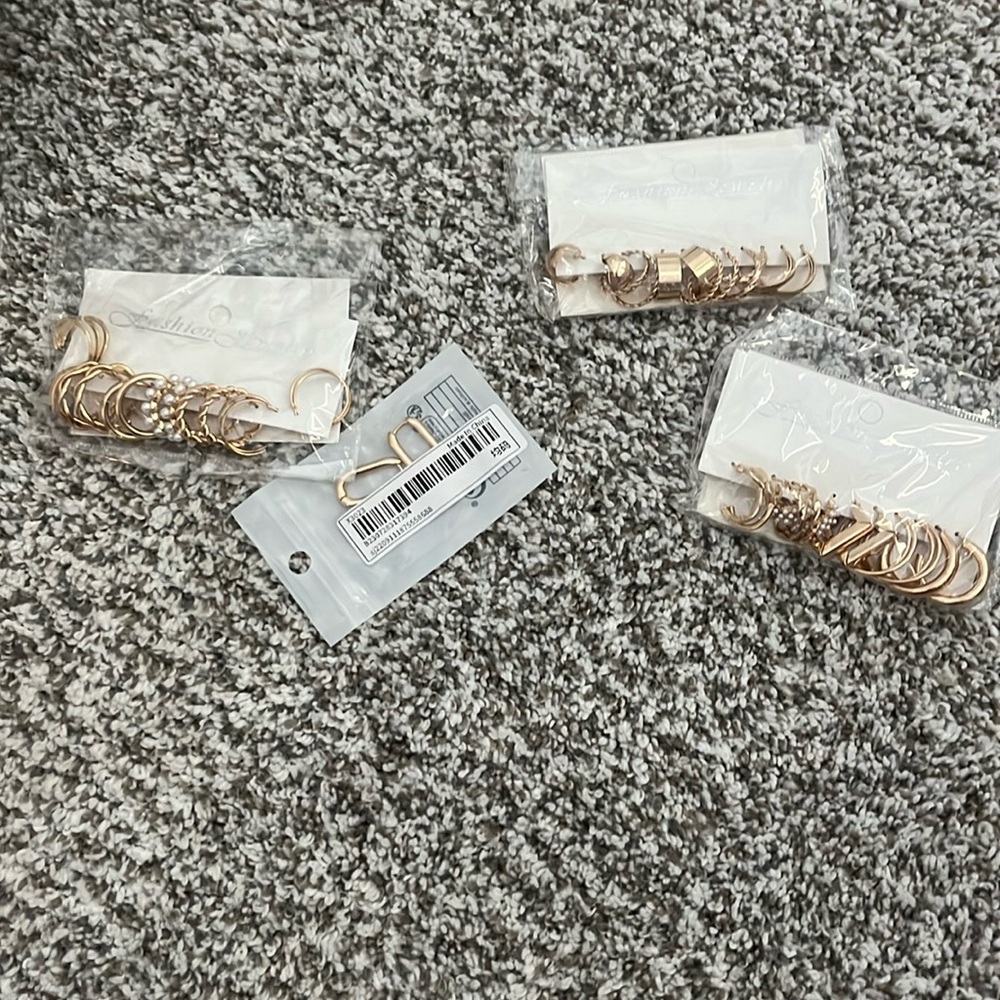 Gold earrings never worn